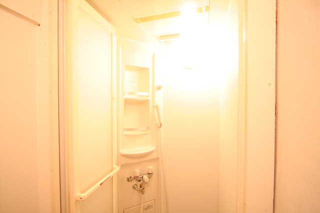Shower room at Edo Tokyo Hostel